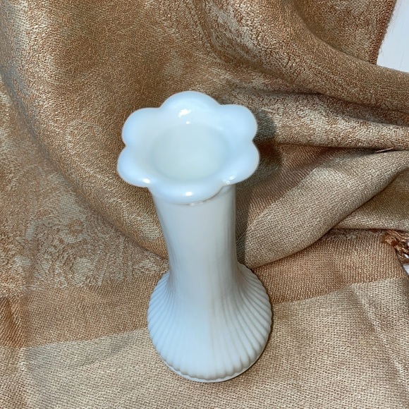 Vintage Randall flower top milk glass 4” high vase - Picture 3 of 5